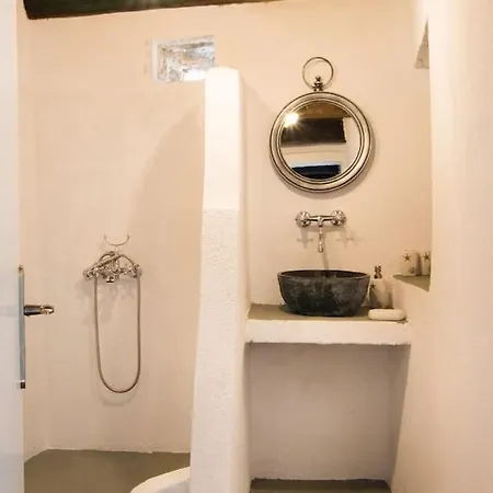 Vatha Traditional With A View Menetaí