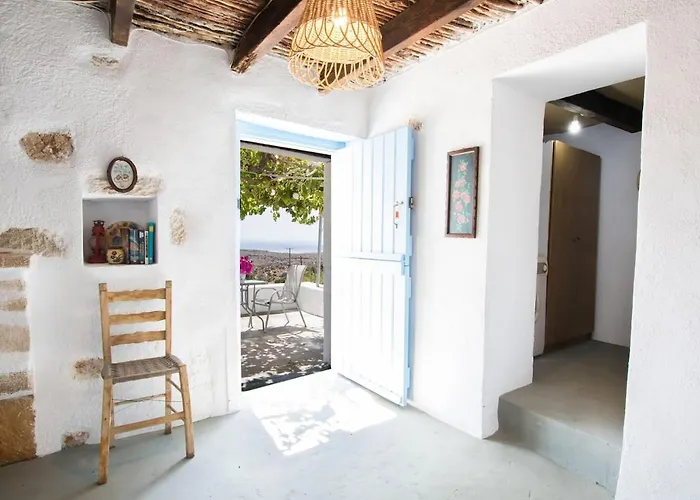 別荘 Vatha Traditional With A View Menetaí