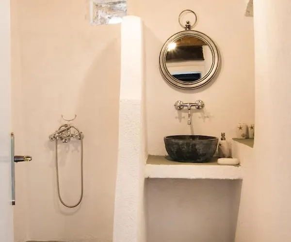 Vatha Traditional With A View Menetaí